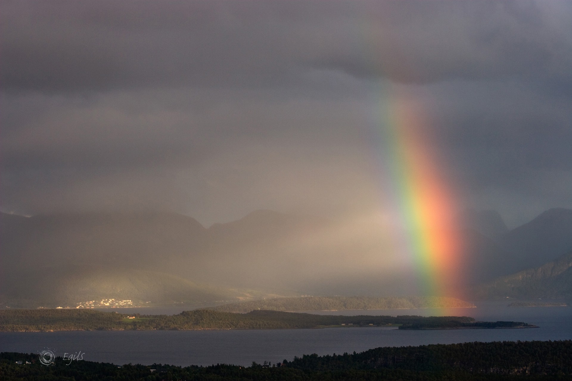 Åfarnes, Romsdal, Norway. Regnbue. Rainbow.