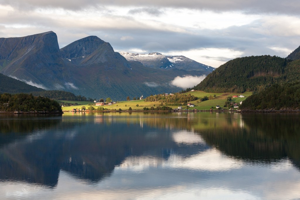 Eidsbygda, Romsdal, Norway. Trollstolen, Blåstolen.
