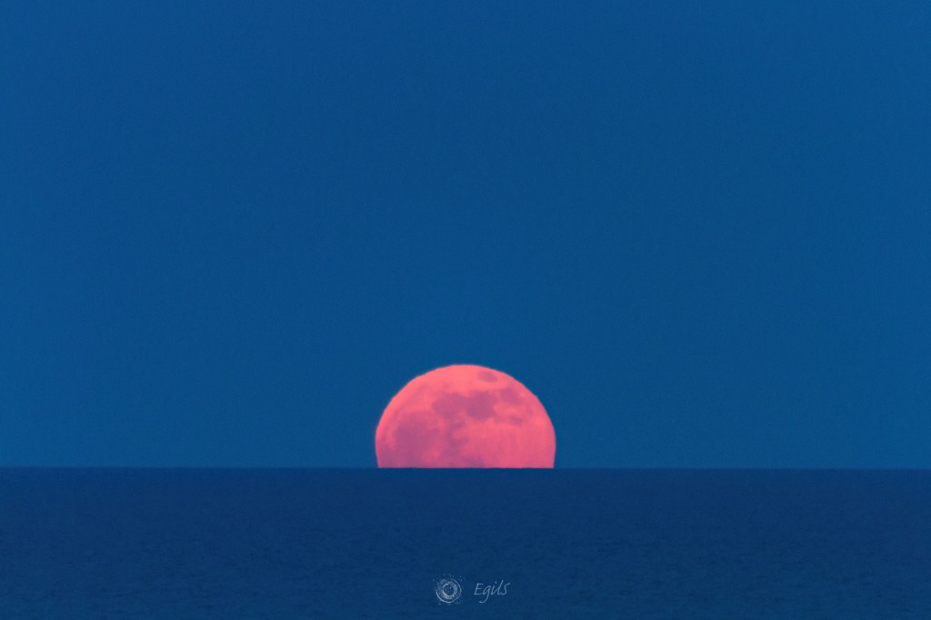 Månen. Moon. Moonrise. Hav. Horisont. Horizon.